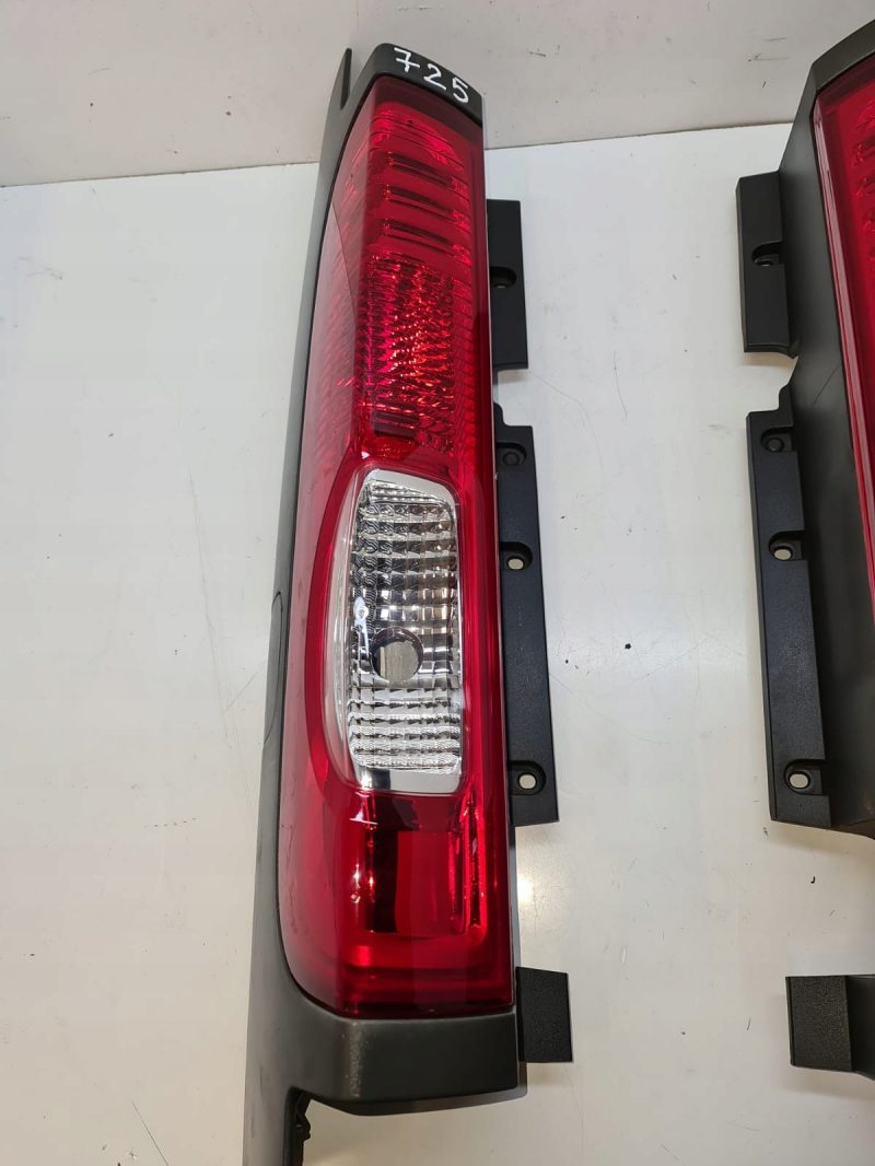 LAMPA LAMPY TYLNE TRAFIC VIVARO PRIMASTAR LIFT - obrazek 2